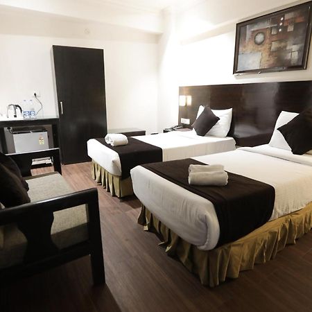 Anr Hotels Лакхнау Экстерьер фото