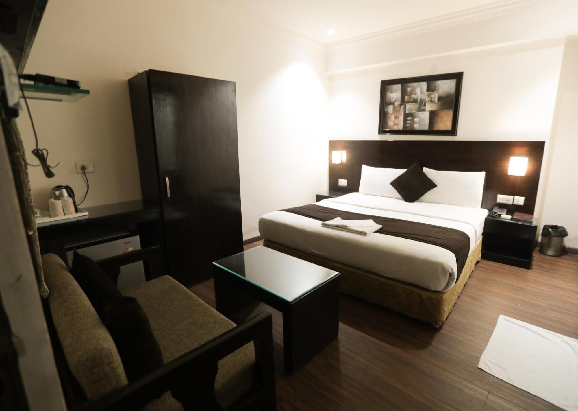Anr Hotels Лакхнау Экстерьер фото