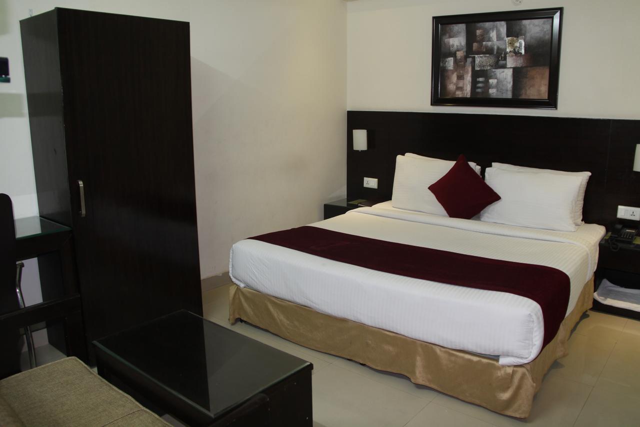Anr Hotels Лакхнау Экстерьер фото